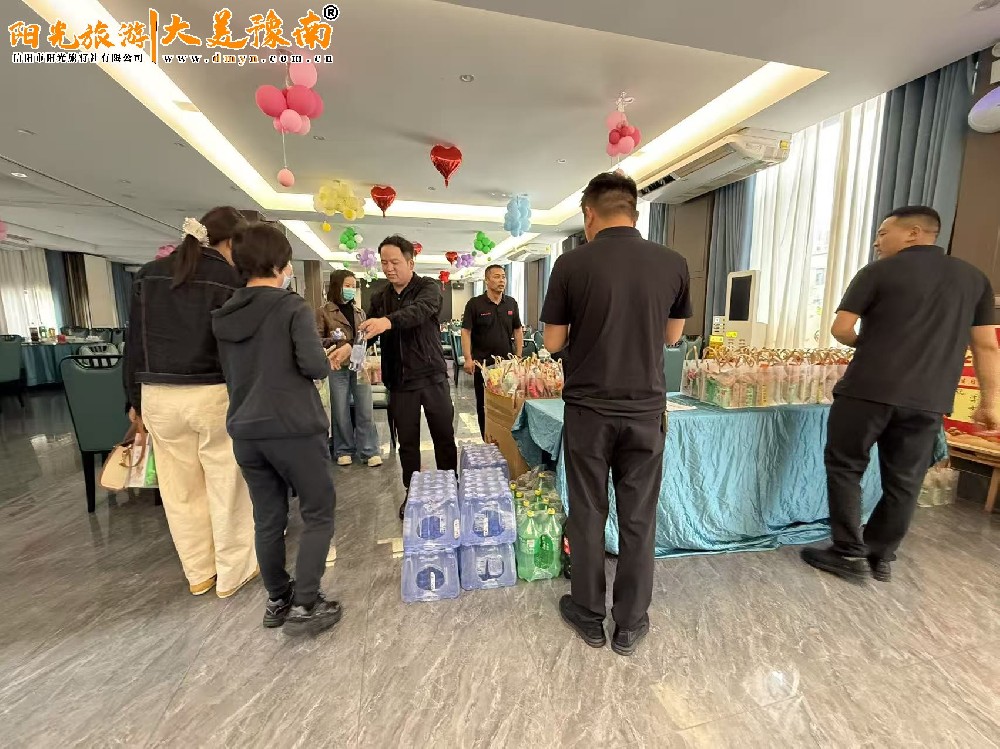 信阳团队餐预定2026年4月8日实拍：旅游团用餐现场